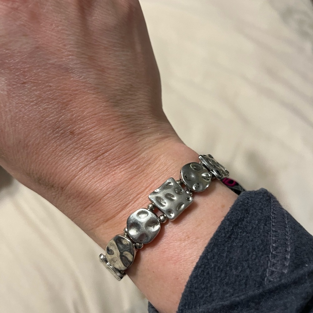 Paparazzi, hammered harmony, silver bracelet